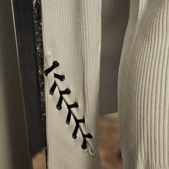 white knitted sweater - Picture 4 of 9